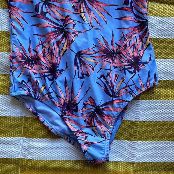 Jessica Simpson Women's One Piece Swimsuit Bathing Suit - Picture 3 of 8